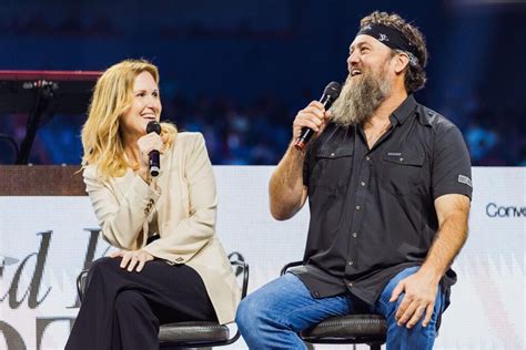 willie robertson net worth.